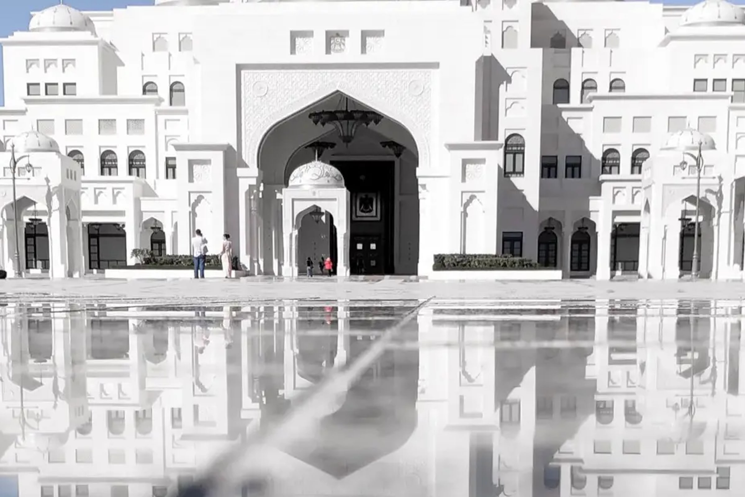 Abu Dhabi Hop-On Hop-Off Bus Tour